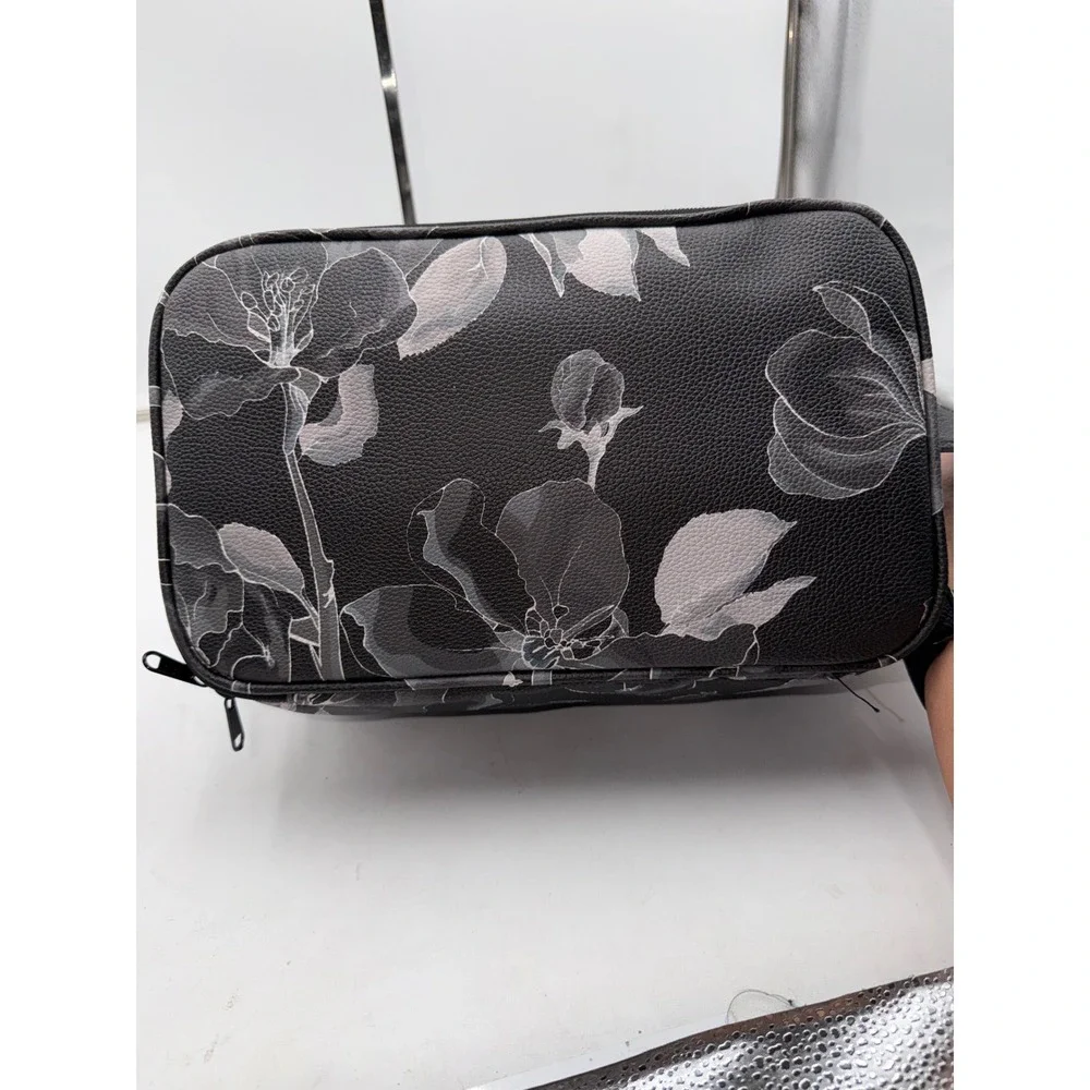 Periea makeup toiletry